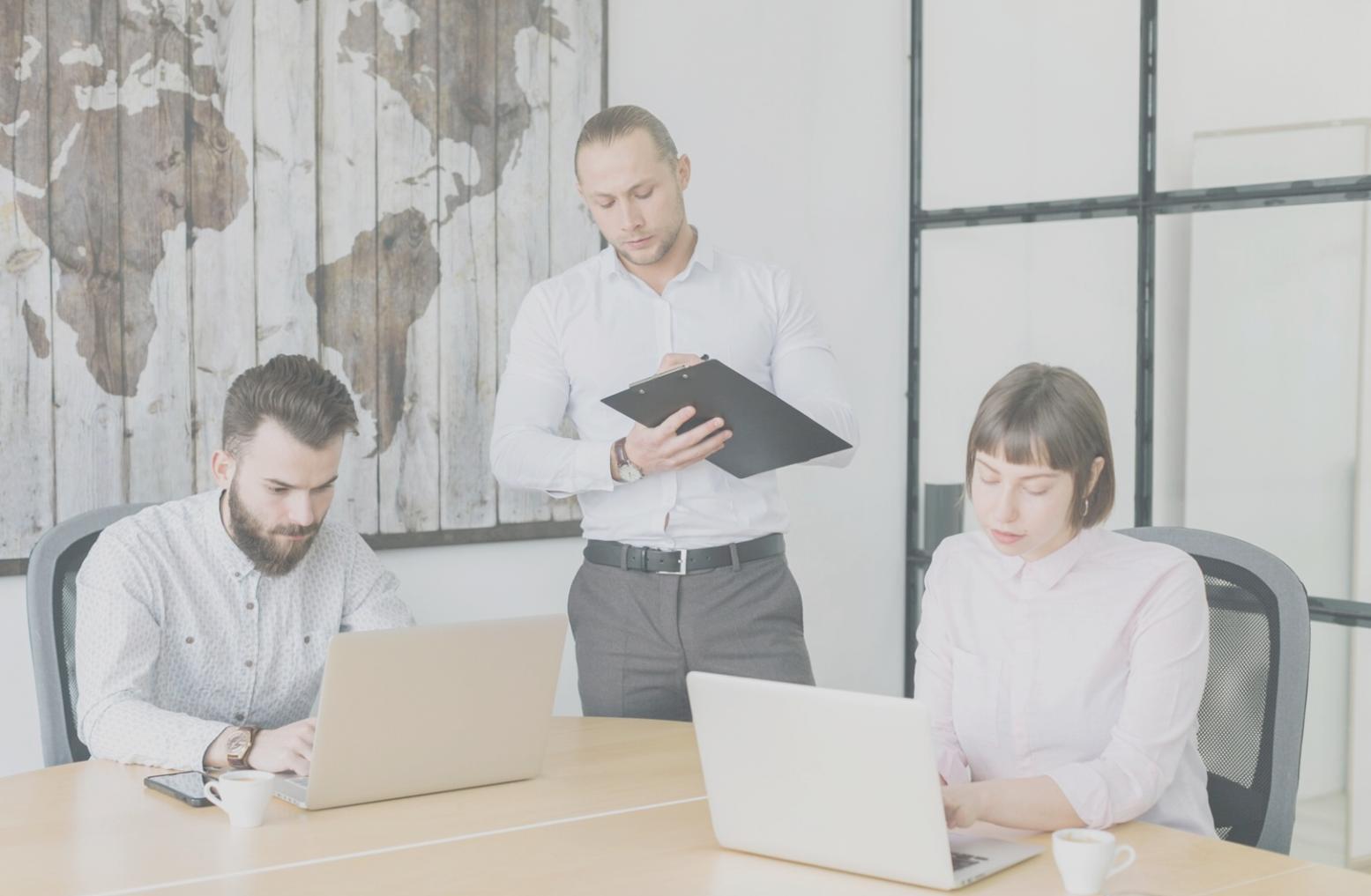 Équipe zarentexo travaillant sur le développement de nouveaux modules de formation